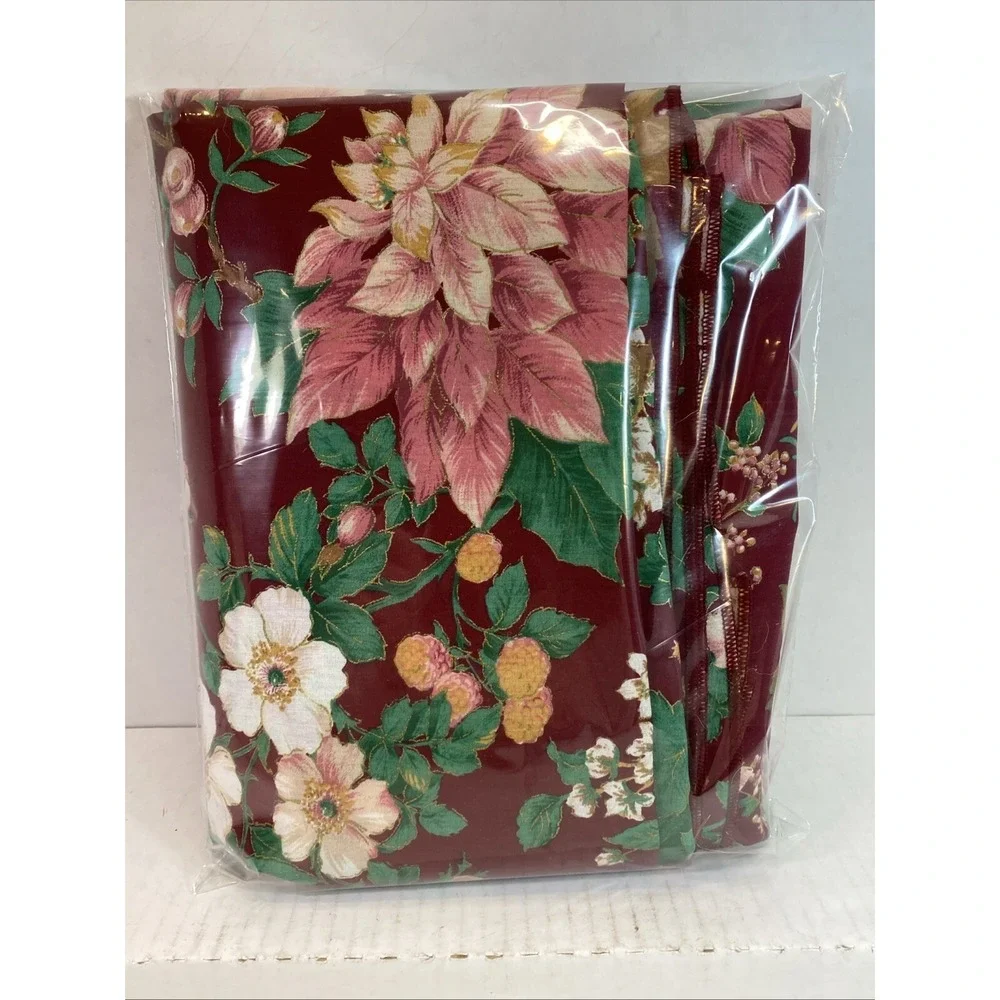 Vintage Christmas Tablecloth Poinsettias Pinecones Holly Holiday 103x61 Oblong‎